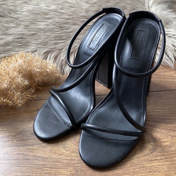 Forever 21 Sexy Comfy Slip On Strappy Heels - Picture 2 of 5